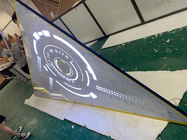 金屬吊頂鏤空發(fā)光燈箱漸變
